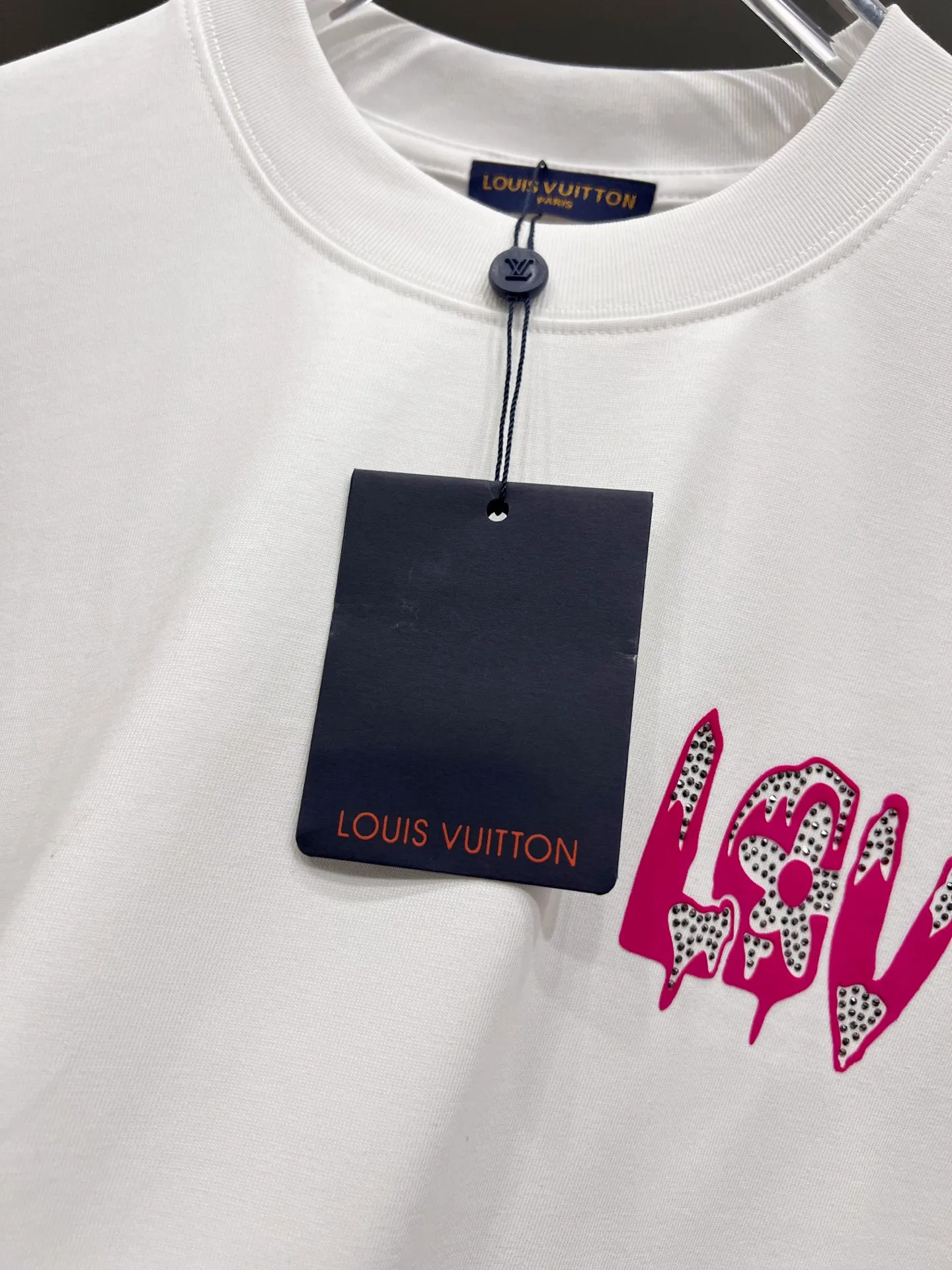 🅿️190 1v Louis* 2025 autumn and winter new style, classic letter three-dimensional foam printing + hot diamond process design, high-end version! Highly breathable and comfortable, customized double yarn plain cotton fabric. Short-sleeved T-shirt. Same style for men and women. Sizes S M L XL XXL Five sizes black white